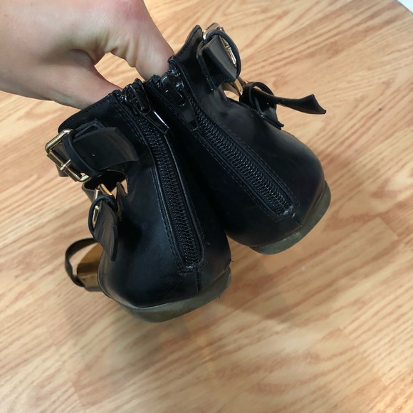 Steve Madden Black Sandals - Picture 4 of 12